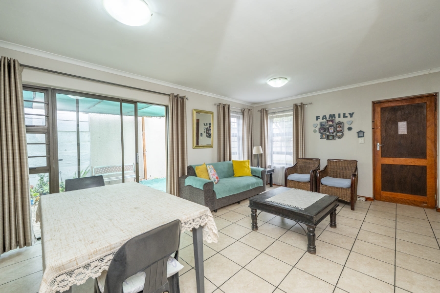 2 Bedroom Property for Sale in Eikenbosch Western Cape